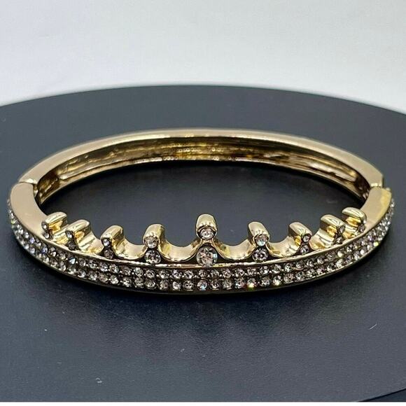 Juicy Couture Signed Gold Tone Pave Crown Royal Bling Bangle Bracelet - Picture 1 of 14